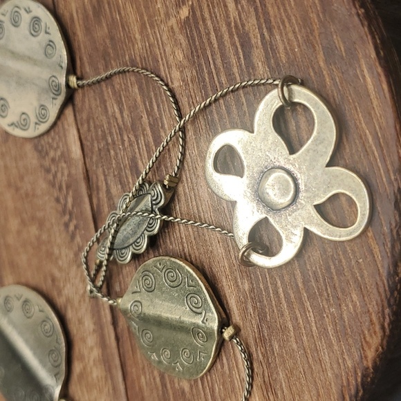 N3038 horizon embossed flower native necklace - Picture 2 of 2